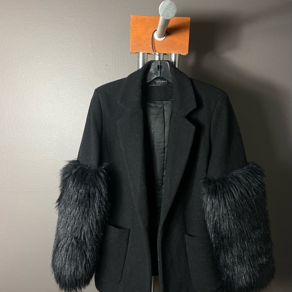 ZARA Blazer Jacket Black faux fur sleeves, front oversized pockets. - Picture 2 of 5